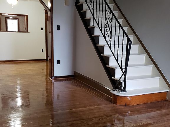 2nd image of 5922 Loretto Ave