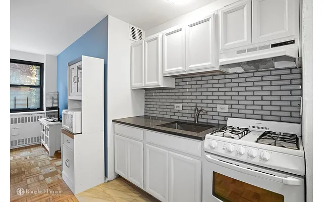 Rented by Douglas Elliman | media 23