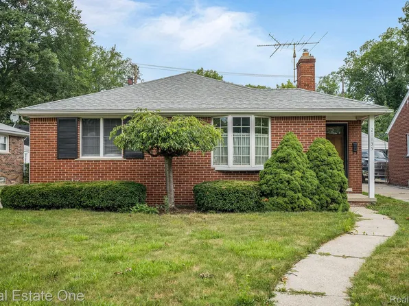 21135 Littlestone Rd, Harper Woods, MI 48225