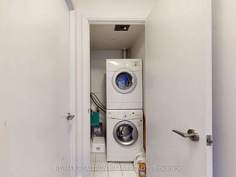 255 Village Green Sq #808 — Photo 27