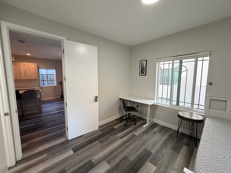 1280 W 37th Pl #A1 — Photo 17