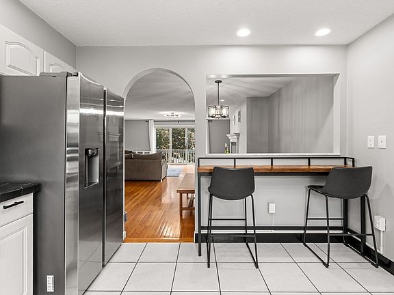 3rd image of 4 Countryside Ln