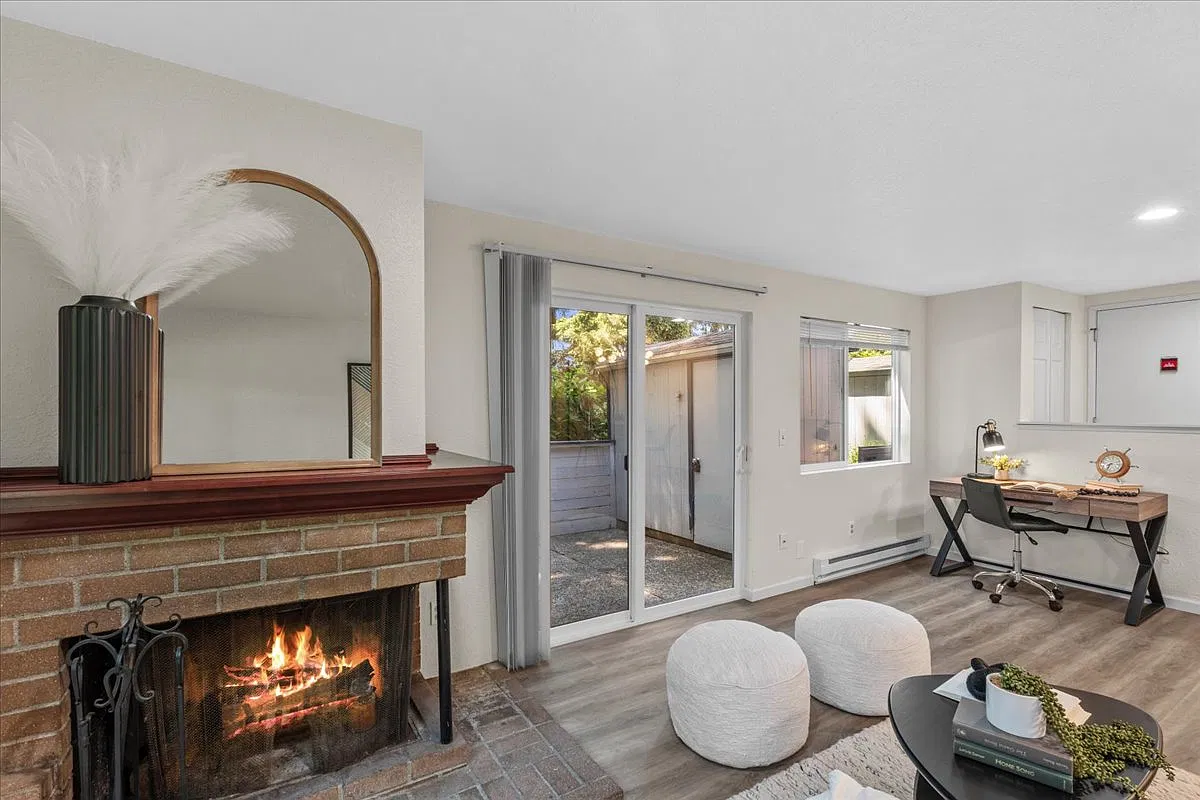 2 bed, 939 sqft, $2,500 — Photo 2