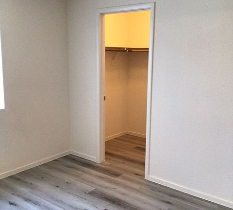 3rd image of 5123 Heddell Ct #0