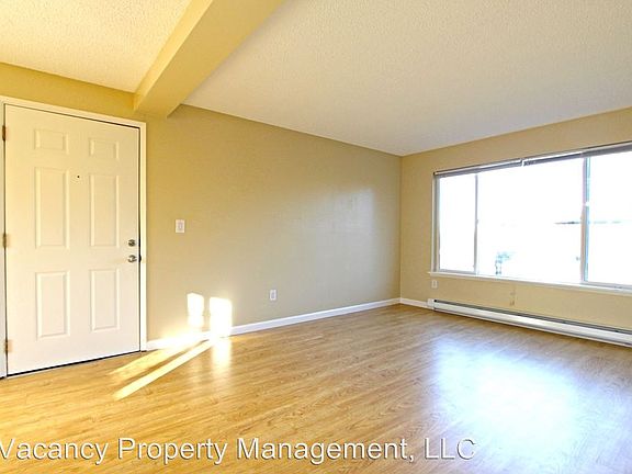4th image of 12033 Des Moines Memorial Dr S APT 1