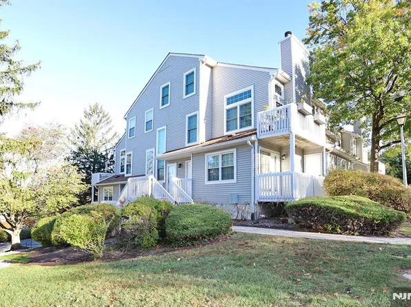 14 Mallard Ct #105, Englewood, NJ 07631