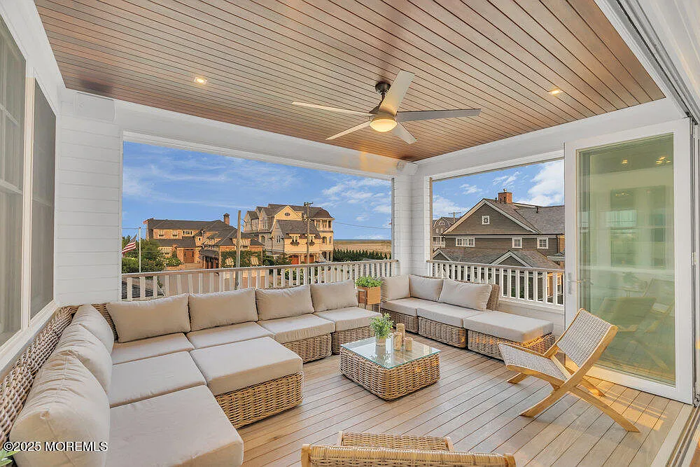 4 bed, 4.5 bath, 2691 sqft, $20,000 — Photo 3
