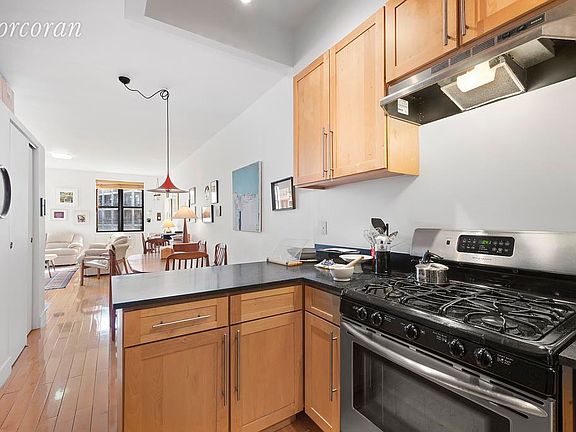 2nd image of 828 Dean St