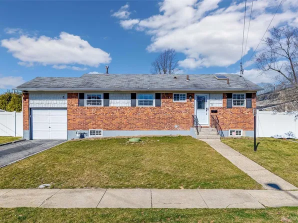 15 Ventura Drive, North Babylon, NY 11703