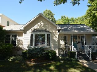 126 Lincoln Ave, Chesterton, IN 46304