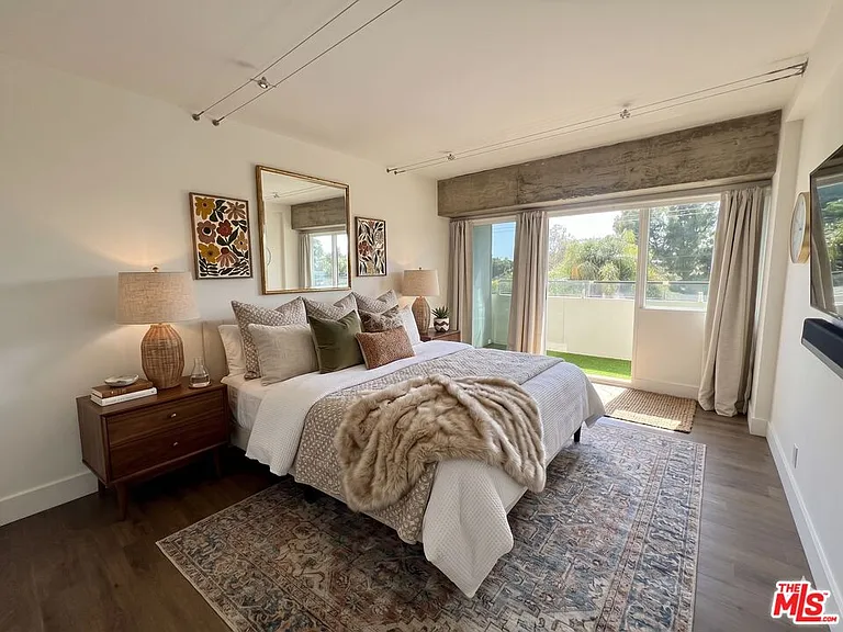 838 N Doheny Dr #402 — Photo 7