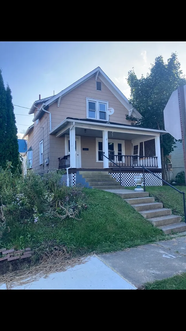 25 E 7th St photo 1