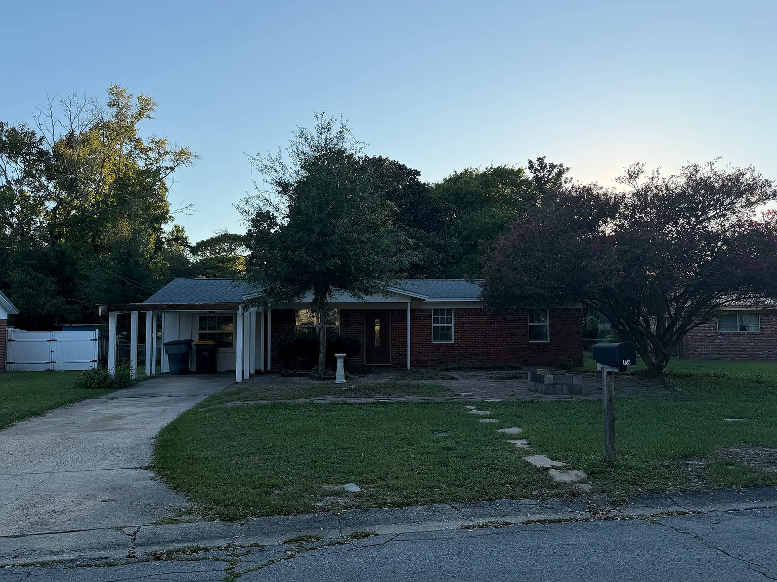 3 bed, 1275 sqft, $2,000 — Photo 2