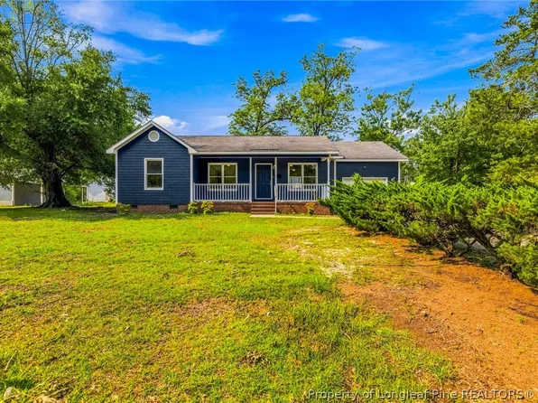 302 W 6th Ave, Raeford, NC 28376