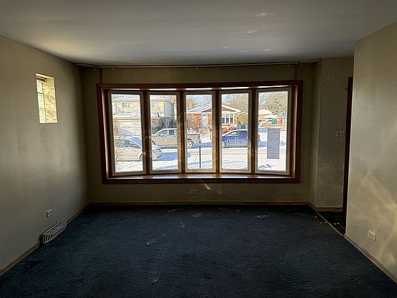 5th image of 10061 Lacrosse Ave
