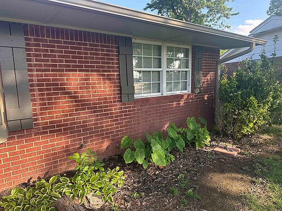 2nd image of 1927 Arapaho Dr