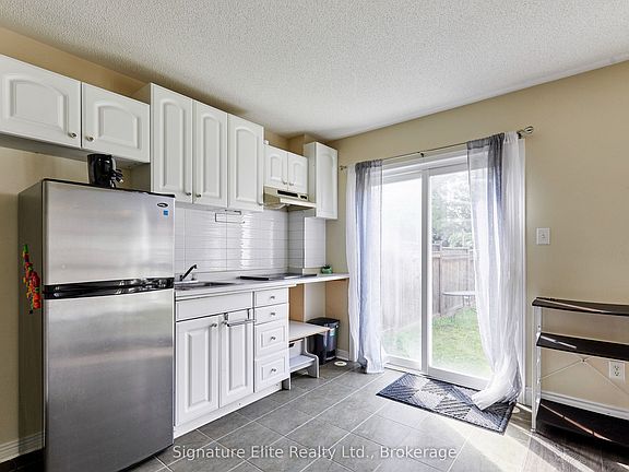 3rd image of 11 Etienne St
