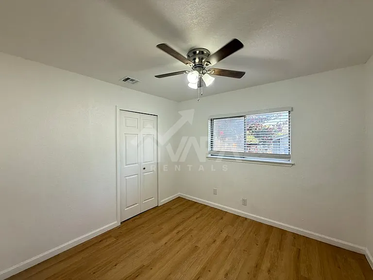 1074 Honeytree St — Photo 10