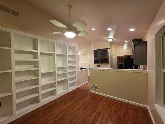 3rd image of 180 Lakewood Dr #180