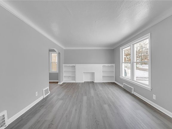 4th image of 5213 E 119th St