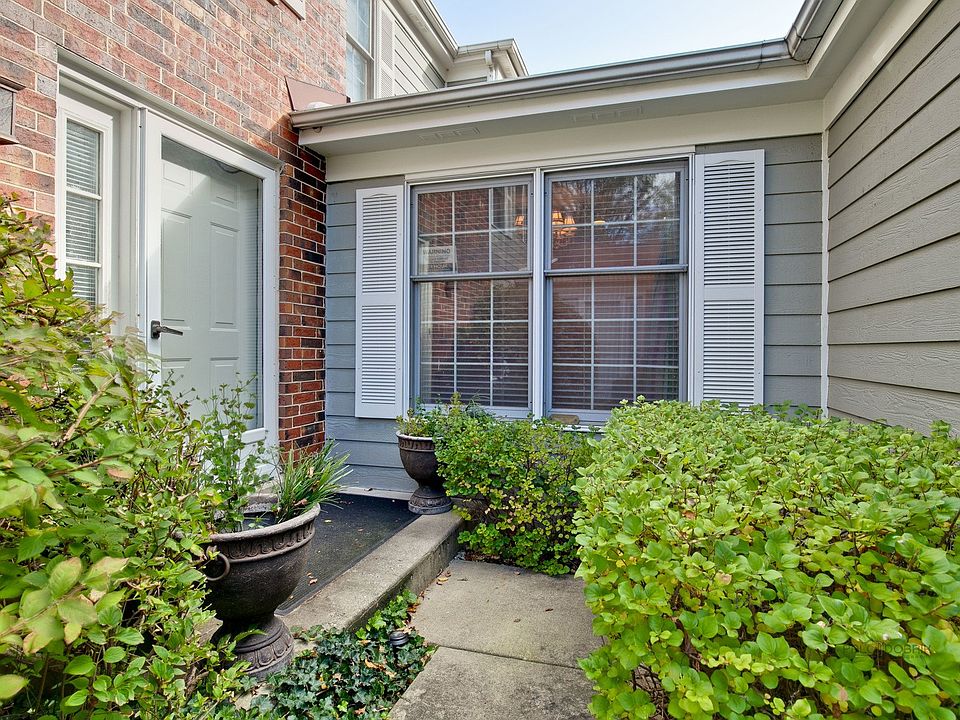 1st image of 11 Sommerset Ln