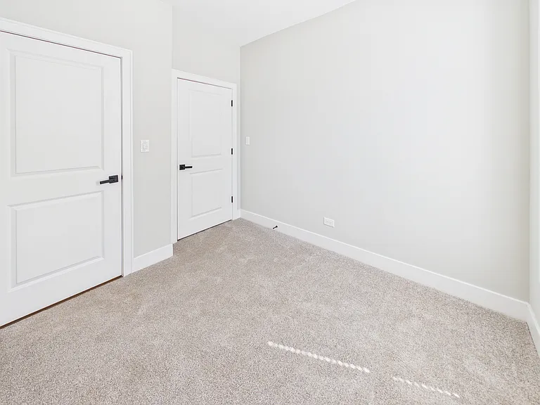 2542 S Albany Ave #1R — Photo 13