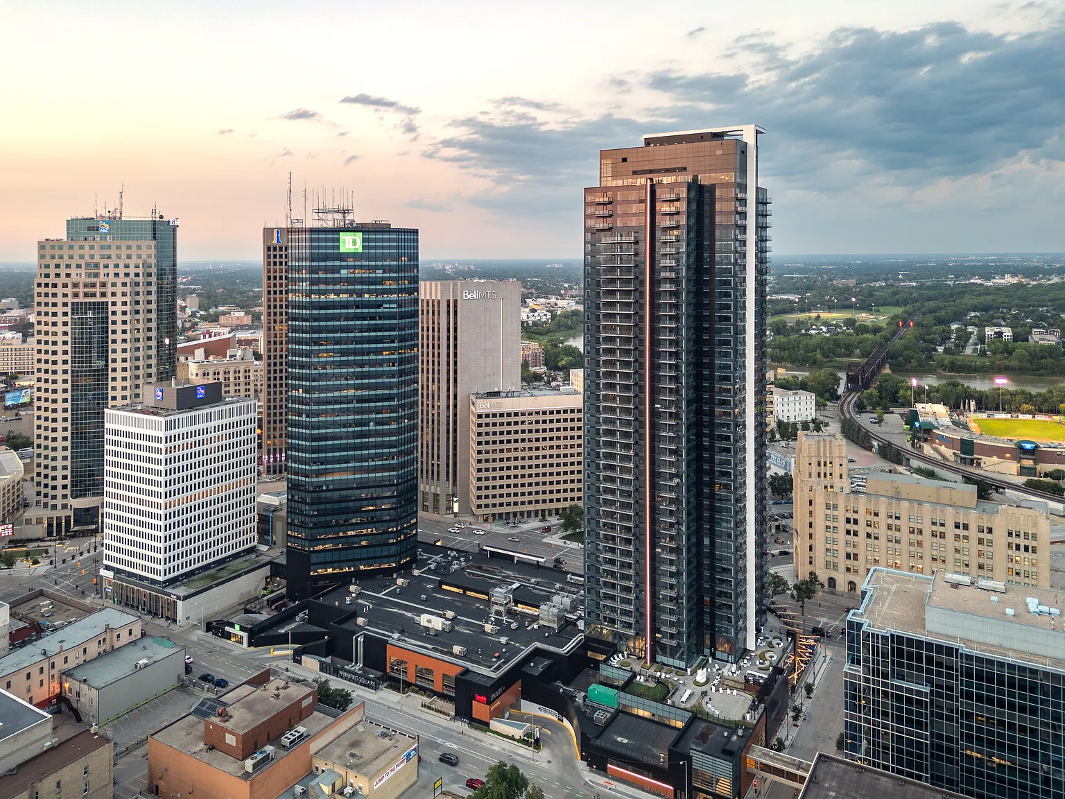 300 Main — Photo 4