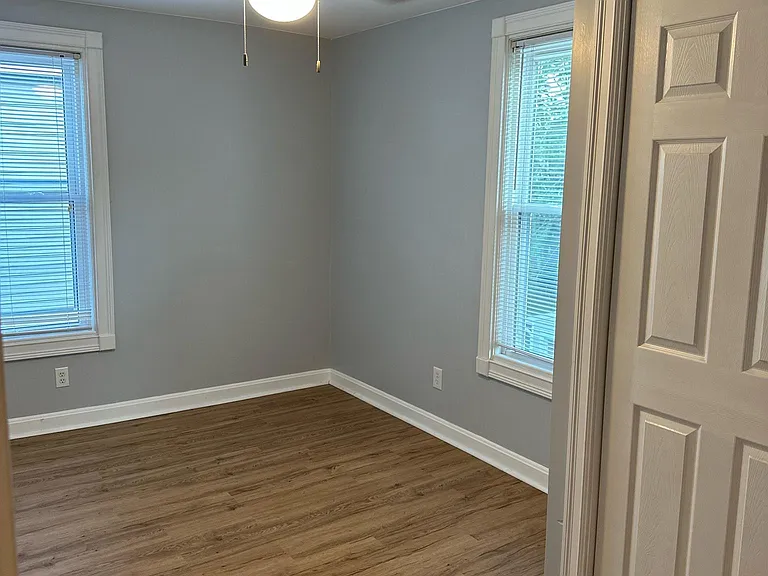 2827 Astoria Ave — Photo 14