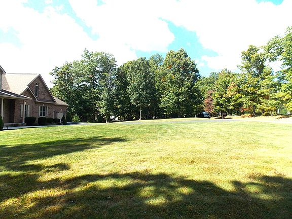5th image of 142 Country Woods Dr