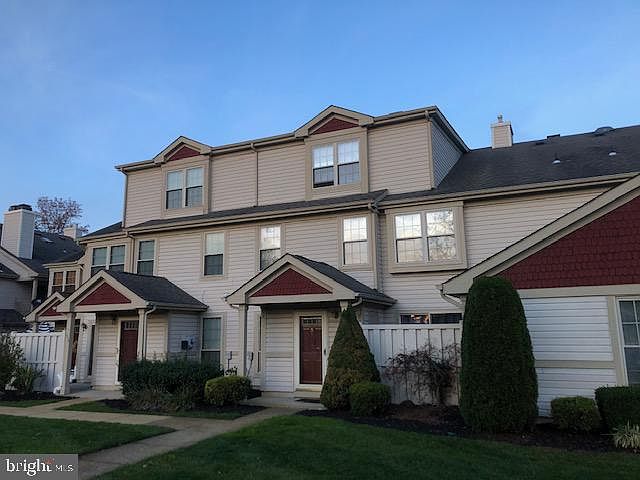 1st image of 418 Steeplechase Ct #418