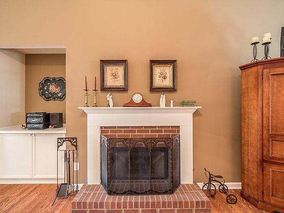 4th image of 3555 Brushy Wood Dr
