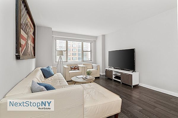 1st image of 300 E 40th St APT 9M