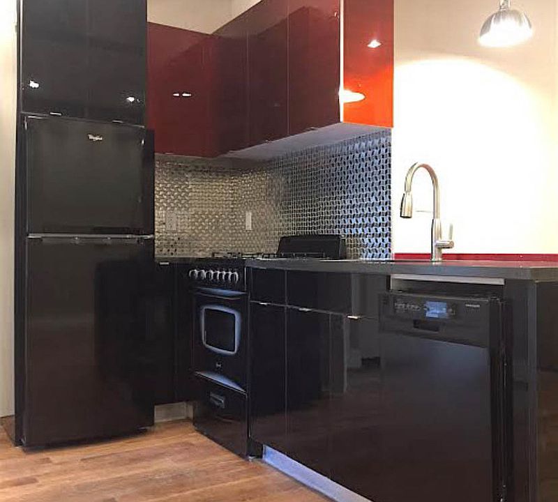 1st image of 245 Jefferson Ave #2R
