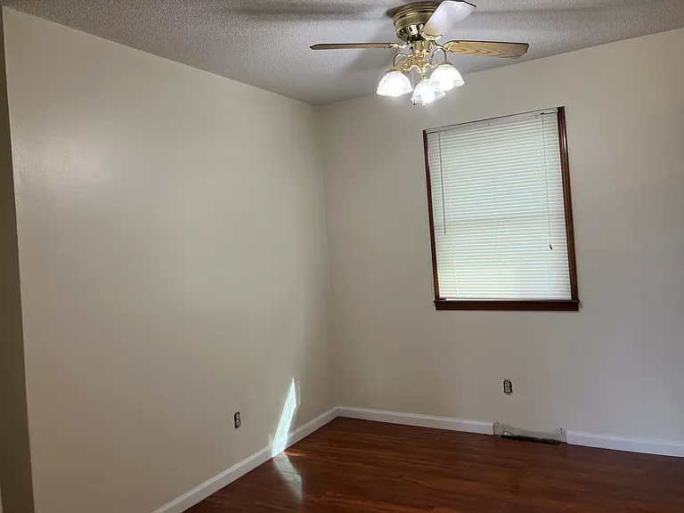 816 Locust St — Photo 3
