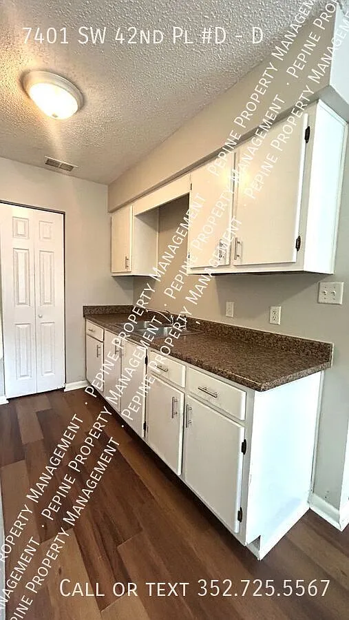 Spacious 2-Bedroom End Unit Near Veteran's Memorial Park — Photo 2