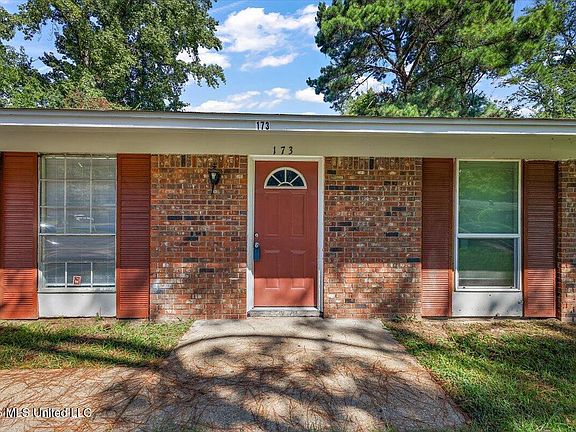 4th image of 173 Grover Cleveland Cir