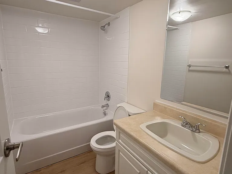 380 Fitch St — Photo 16
