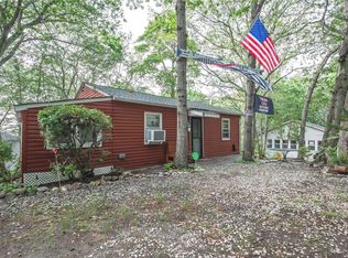 15 Eastway Path, Calverton, NY 11933