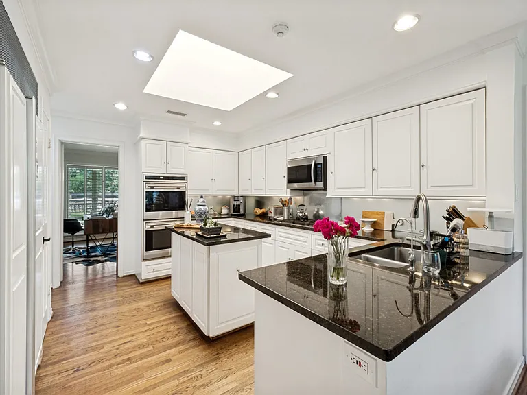 7508 Baxtershire Dr — Photo 3