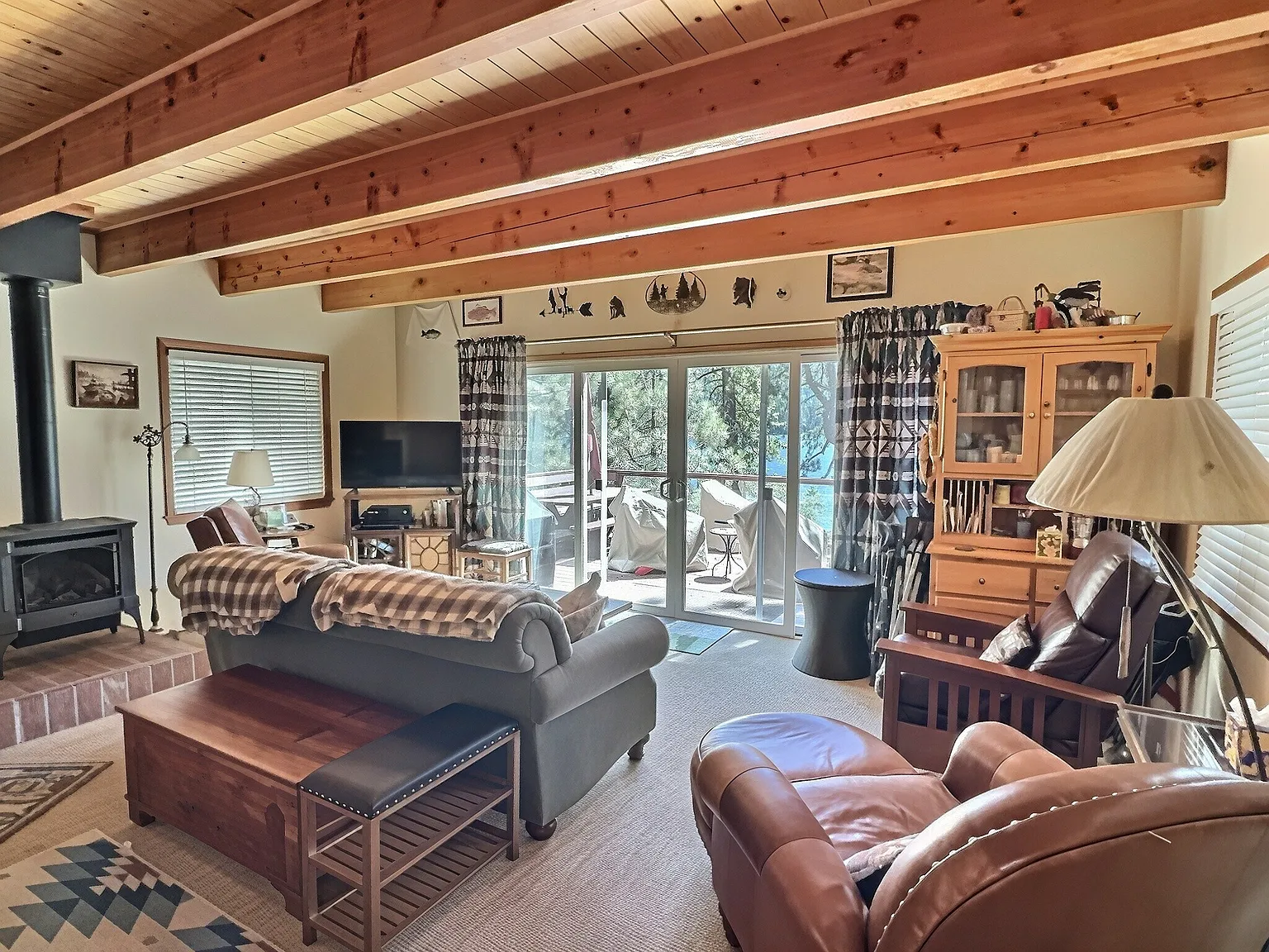 3 bed, 1056 sqft, $3,200 — Photo 4