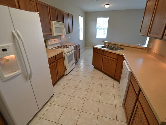 5th image of 20048 Nob Oak Ave