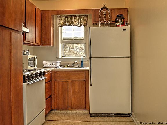 5th image of 45-1 Huguenot St