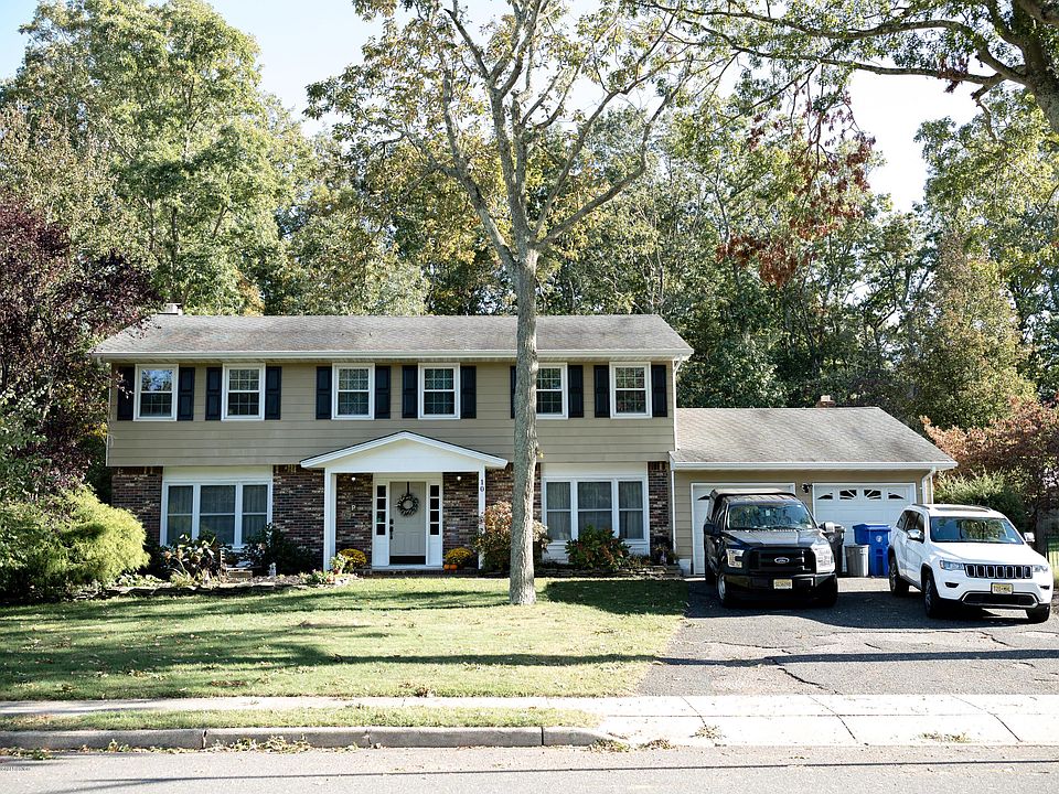 1st image of 10 Redwood Dr