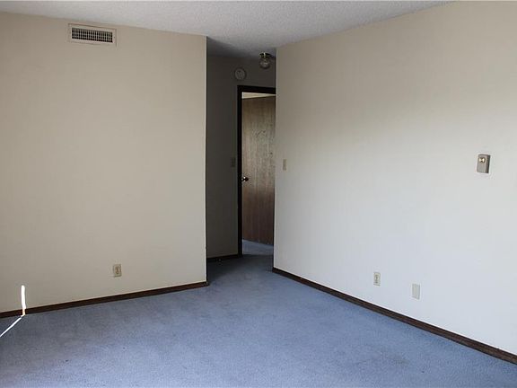 4th image of 515 E Alameda St #11