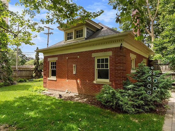3rd image of 31 Woodland Ave