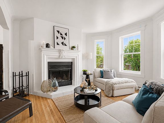 2nd image of 379 Avenue Notre Dl