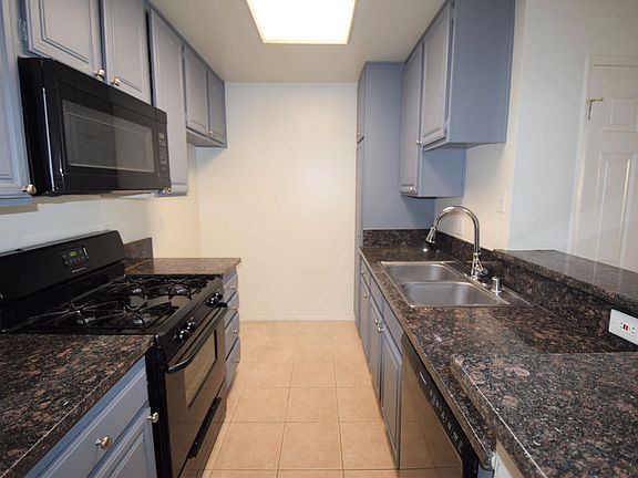 4th image of 11594 Moorpark St APT 201