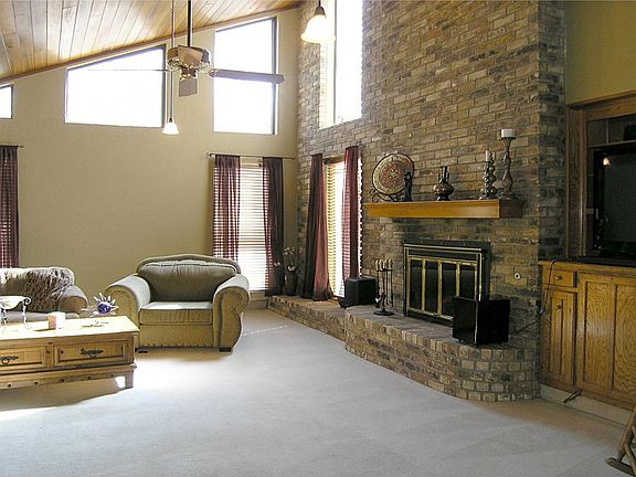 2nd image of 3827 Ashbury Ln