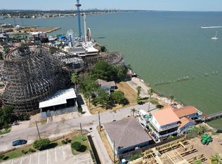 400 1/2 4th St, Kemah, TX 77565