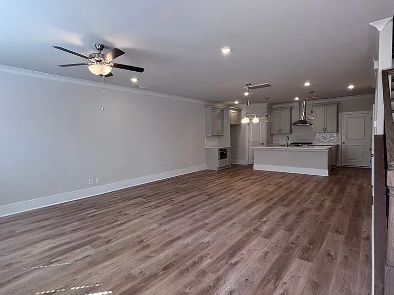 4634 Dogwood Pl — Photo 2